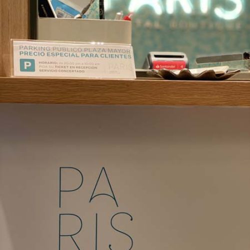 Detalle de la recepción con la oferta del garaje