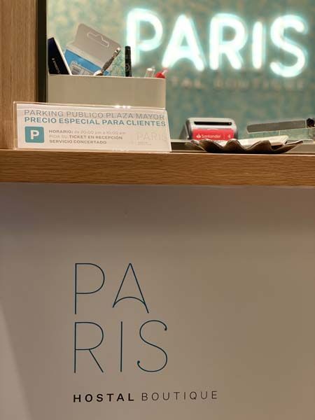 Detalle de la recepción con la oferta del garaje